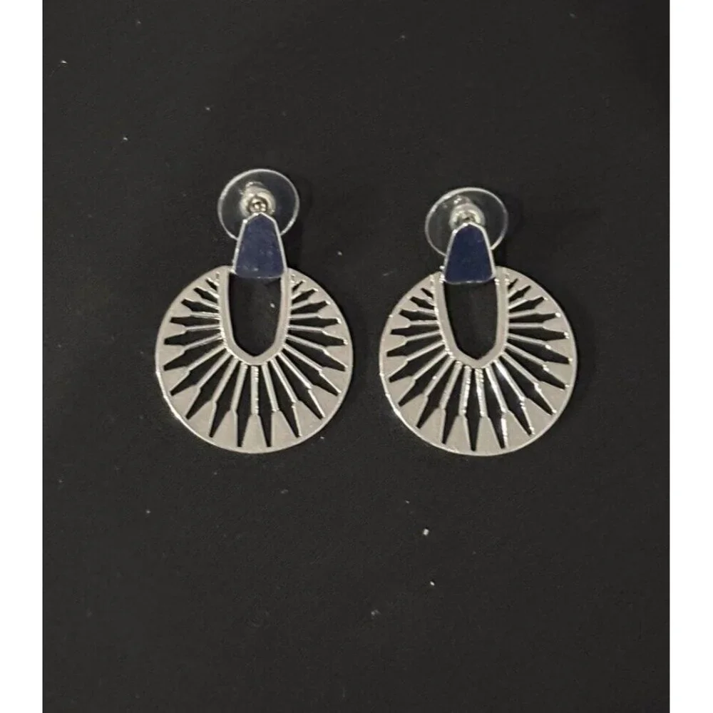 Kendra Scott Silver Fan Earrings - Picture 2 of 4